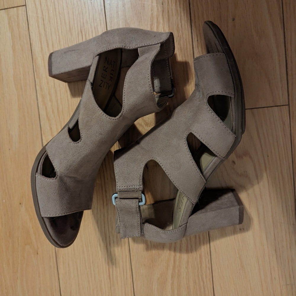 Naturalizer nude sandals